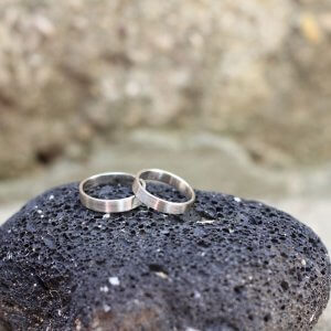 Alliance en or blanc brossé, alliance minimaliste mixte, or blanc recyclé, bijou mariage écologique