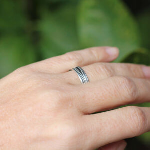 Alliance motif écorce stylisé en argent massif 925 recyclé, alliance petit artisan, maä bijoux, ecologique
