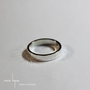 alliance pour homme et femme en argent massif recyclé, bijoux écologique, allaince martelé artisanalement, Maä bijoux, bijou éthique