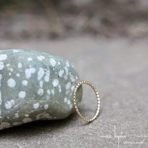 Alliance maä en or jaune 18 carats, modèle perlé, inspiration de la nature, bijou écologique