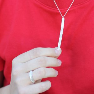 long collier barre en argent massif recyclé fabriqué en France, maa