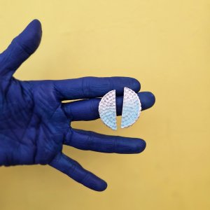 boucles d'oreille demi-cercle soleil bleu émaillé à froid en bleu turquoise, lune, texture graine en argent massif 925 recyclé, maä bijoux