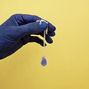 collier soleil bleu emaillé à froid bleu outremer inspiré de la nature, maä bijoux, argent recyclé , bijoux écologique maä bijoux