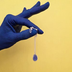 collier soleil bleu emaillé à froid bleu outremer inspiré de la nature, maä bijoux, argent recyclé , bijoux écologique maä bijoux