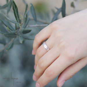 Alliance Maä bijoux en argent massif recyclé pour homme et femme, couronne feuille d'olivier alliance écologique, petit créateur fait main en France, ethique
